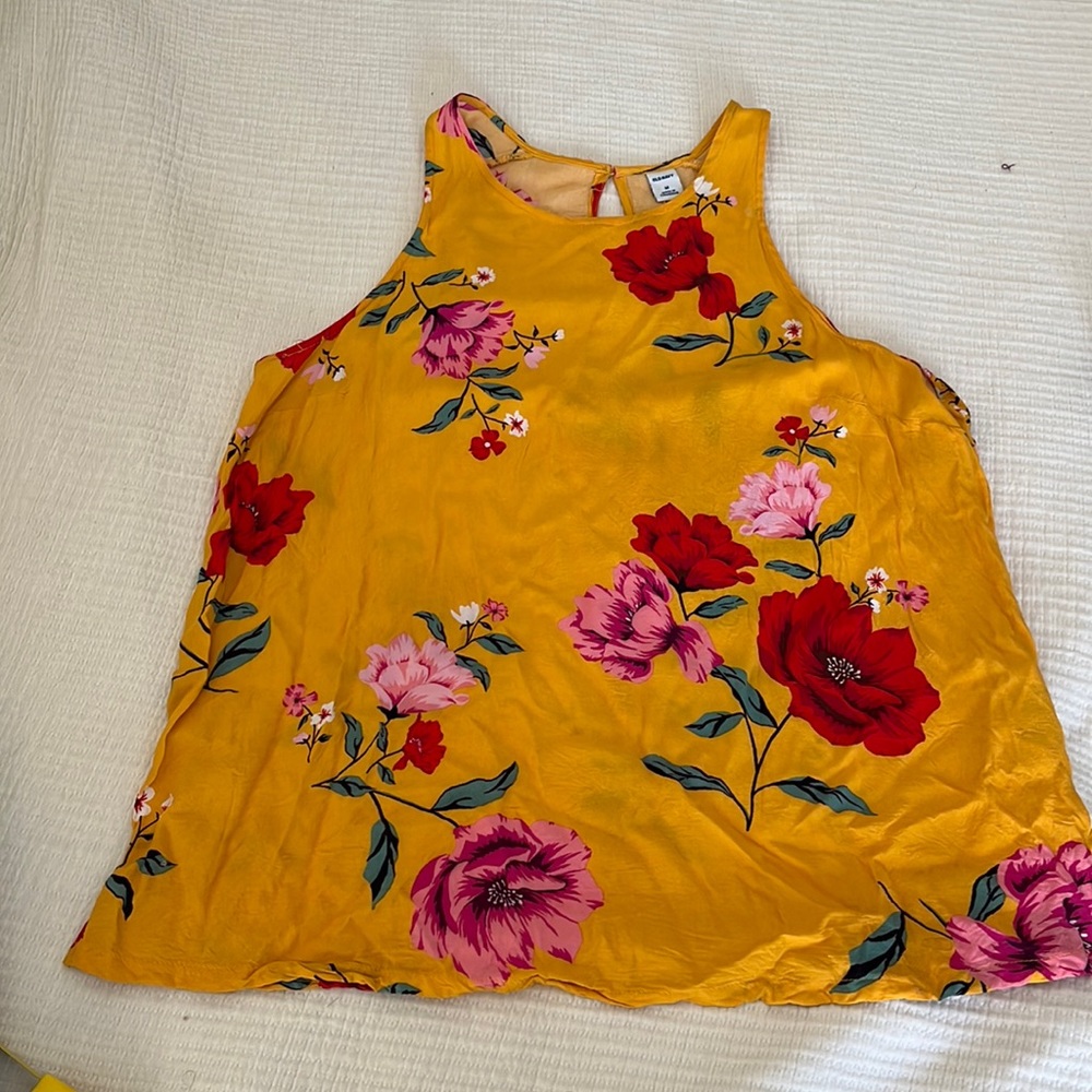 Old navy sleeveless top, M